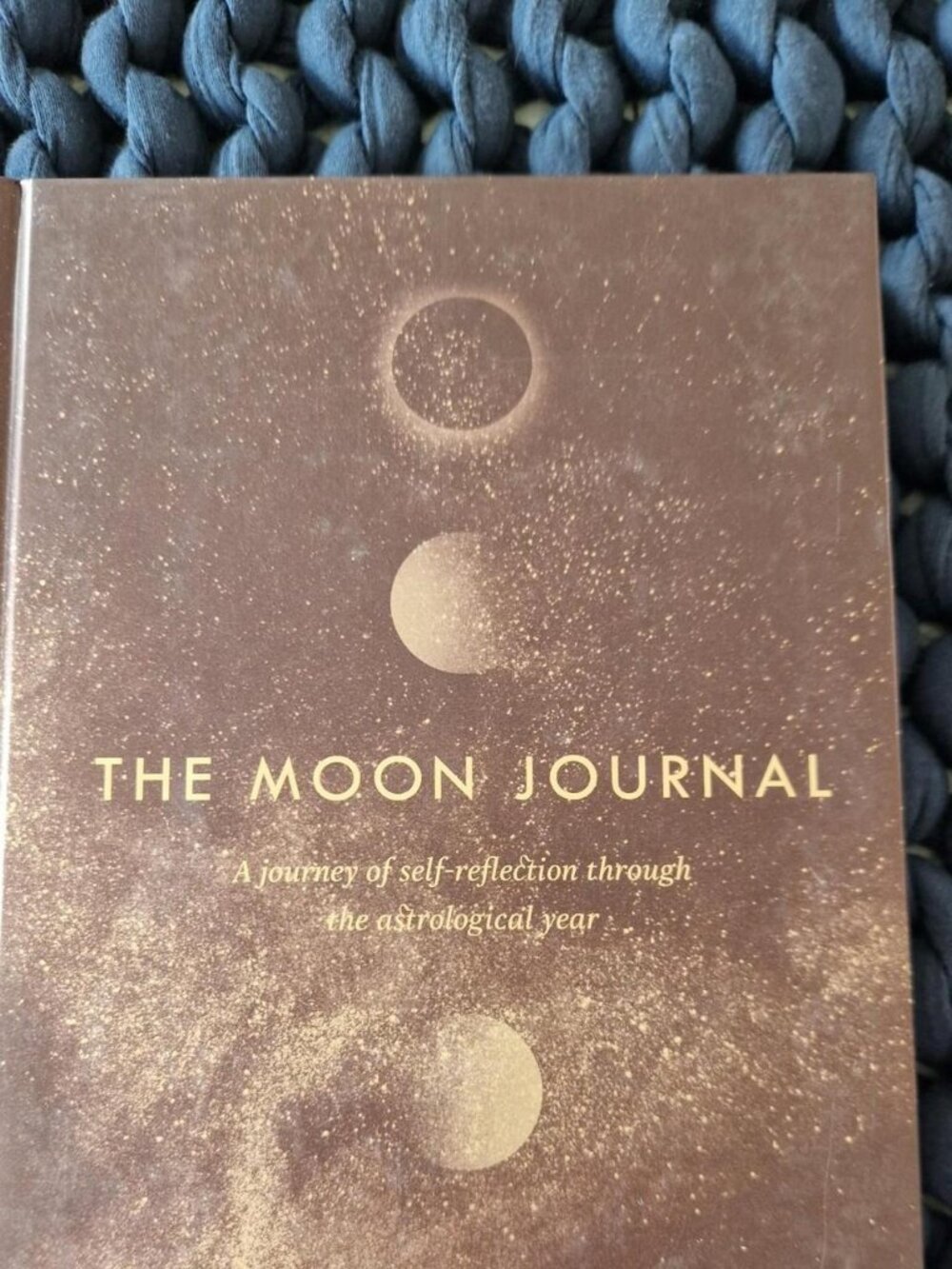The Moon Journal: A Journey of Self-Reflection Through the Astrological Year